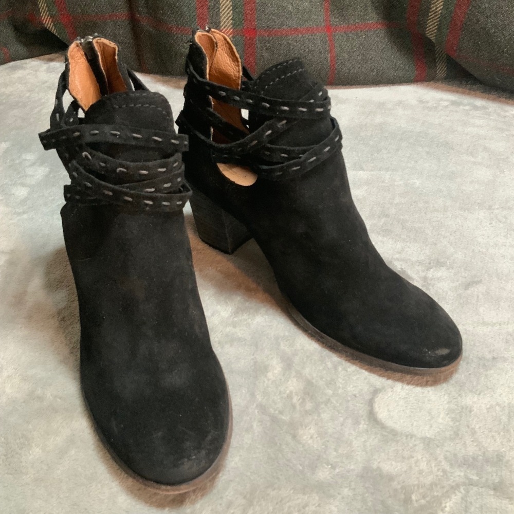 Frye Ray Grommet Black Suede Ankle Boots Strappy Cutout Booties 8.5 3478385-BLK